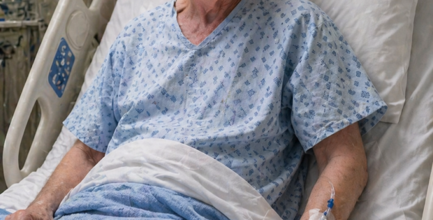 Hollywood icon Mark Harmon is reportedly going through a difficult health challenge, raising concern among fans around the world.